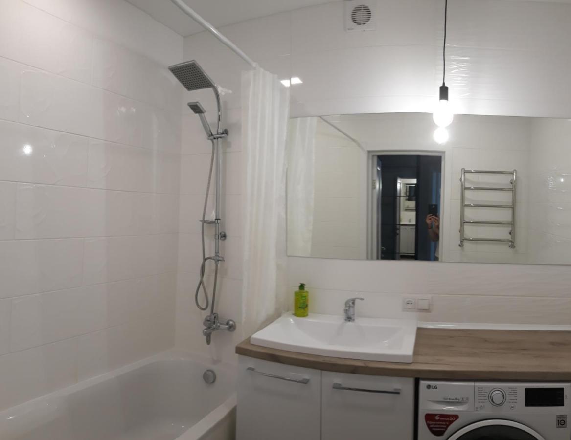 Чудова Квартира В Центрі Міста Rivne Extérieur photo